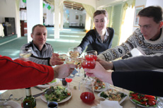 Гонки на снегоходах с компаниями Allied Telesis и Landata